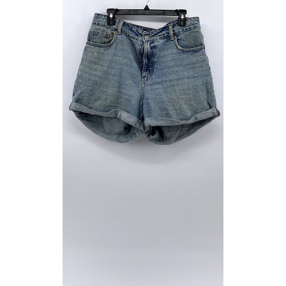 H&M Women's Light Blue Denim Cuffed Five Pocket Shorts SZ 12 - Picture 1 of 10